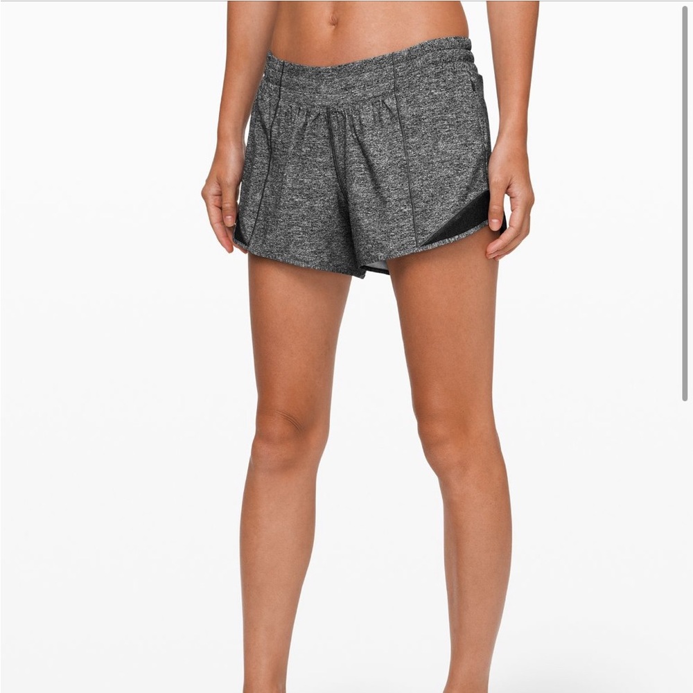 Lululemon Hotty Hot Short II Size 6, 4" - Heather Lux Multi Black